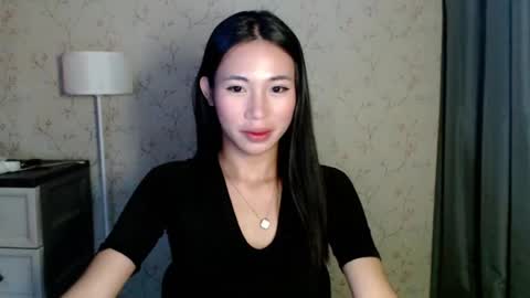 Snapshot of yourdreamgirlgwen chatting on June 2026 07:01:02 AM GWENI online show from June 2026 07:01:02 AM