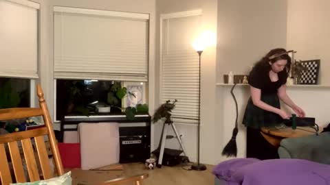 Sarlei Sar-uh-lie online show from November 2025 01:30:02 AM