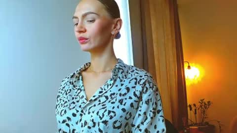 Snapshot of yourladysunshine chatting on May 2026 07:15:02 AM Ksyusha online show from May 2026 07:15:02 AM