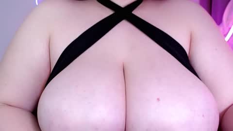 Snapshot of yourmermaidd chatting on November 2025 02:56:02 AM Amina online show from November 2025 02:56:02 AM