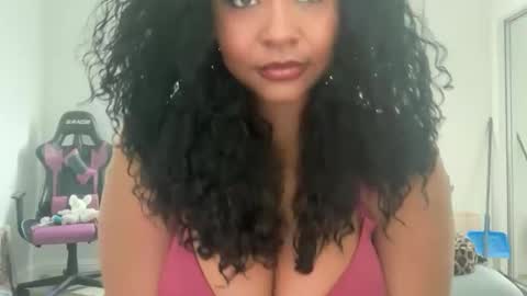 Snapshot of yourmommysilk chatting on January 2026 08:56:01 PM YOURMOMMY online show from January 2026 08:56:01 PM