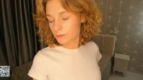 Snapshot of yourmuseee chatting on February 2026 01:36:02 PM Sonya online show from February 2026 01:36:02 PM