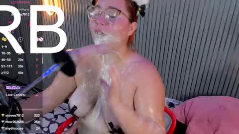 CHLOE online show from March 2026 12:01:02 PM