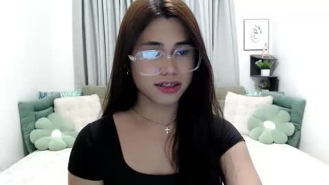 Snapshot of yourprettyblythe_ts chatting on December 2025 08:33:01 AM yourprettyblythe_ts online show from December 2025 08:33:01 AM