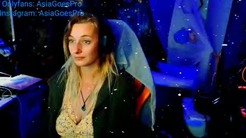 Snapshot of yoursecretgirlfriend963 chatting on December 2024 04:02:02 AM AsiaGoesPro - On All Socials online show from December 2024 04:02:02 AM