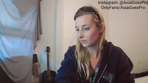 Snapshot of yoursecretgirlfriend963 chatting on December 2024 10:10:02 PM AsiaGoesPro - On All Socials online show from December 2024 10:10:02 PM