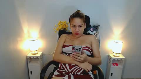 Snapshot of yoursweetangelxxx chatting on February 2025 07:07:02 AM YourDreamgirl  online show from February 2025 07:07:02 AM