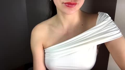 yovaline online show from November 2025 11:58:01 AM