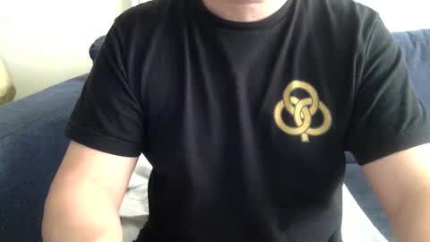 Snapshot of yque2 chatting on January 2025 08:18:01 PM yque online show from January 2025 08:18:01 PM