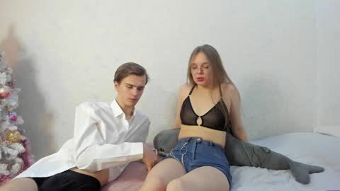 Snapshot of yueslang chatting on January 2025 08:10:02 PM Yue Lang and Samm online show from January 2025 08:10:02 PM