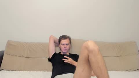 Snapshot of yueslang chatting on October 2025 06:39:01 PM Yue Lang and Samm online show from October 2025 06:39:01 PM