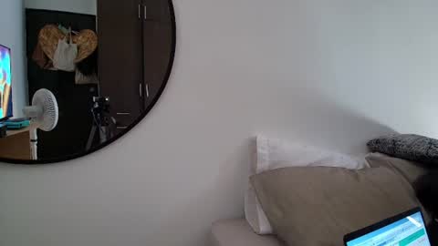 Snapshot of yulian_23 chatting on May 2026 09:22:02 PM Ivan online show from May 2026 09:22:02 PM