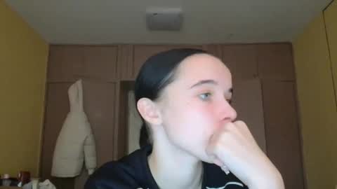 Yuliia online show from November 2025 08:36:02 AM