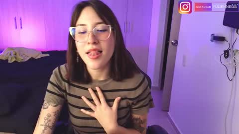 Yulienne online show from November 2025 01:37:01 AM