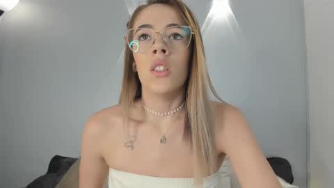 yulievans online show from January 2025 10:18:01 PM