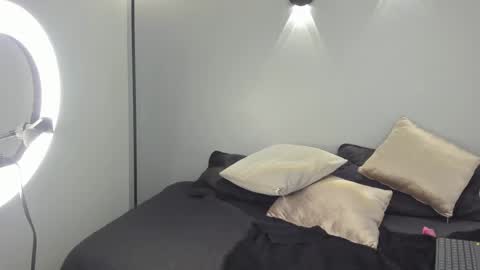 yulievans online show from January 2025 01:21:02 AM