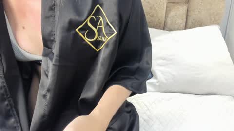 yulievans online show from February 2025 02:37:01 PM