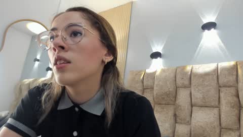 yulievans online show from February 2025 09:04:01 PM