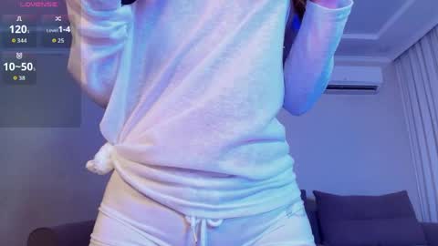 Snapshot of yummy_yuna chatting on May 2026 08:17:01 PM Yumi online show from May 2026 08:17:01 PM