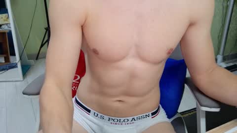 Snapshot of yummyalexxx chatting on February 2026 01:58:01 PM Alex online show from February 2026 01:58:01 PM