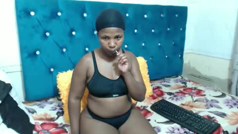 yummybumz online show from November 2025 08:00:01 PM