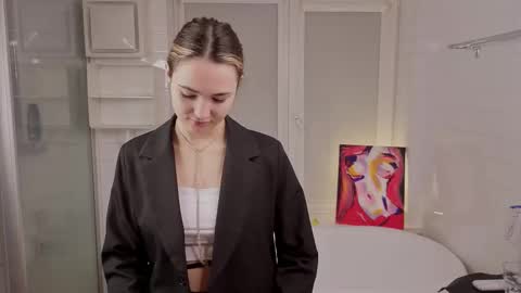 Snapshot of yummyemiily chatting on February 2026 04:55:01 PM Emily online show from February 2026 04:55:01 PM