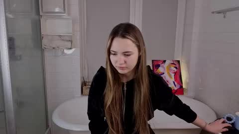 Snapshot of yummyemiily chatting on February 2026 04:48:01 PM Emily online show from February 2026 04:48:01 PM