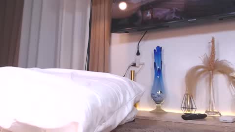 Justine online show from September 2025 08:09:01 PM