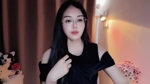 Snapshot of yuner0715 chatting on June 2026 04:01:01 AM YunEr online show from June 2026 04:01:01 AM