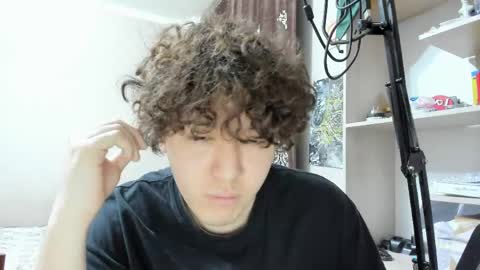 Snapshot of yung_skinny_boy chatting on May 2026 09:57:02 PM Peter online show from May 2026 09:57:02 PM