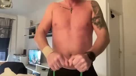 Snapshot of yungbucker chatting on December 2025 03:17:01 PM Yungbucker online show from December 2025 03:17:01 PM