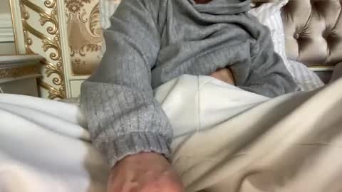 Snapshot of yungbull06 chatting on December 2024 07:44:01 PM Yung Bull online show from December 2024 07:44:01 PM