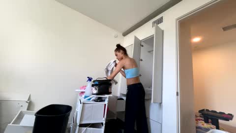 BbyTSSLut online show from October 2025 10:17:01 PM