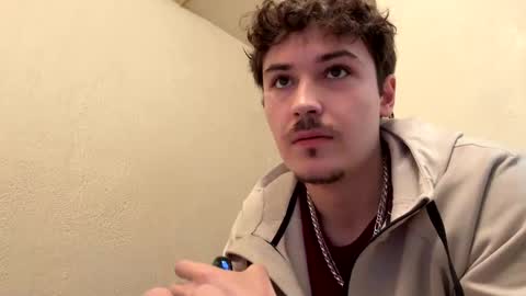 yungstudbev online show from October 2025 06:58:02 PM