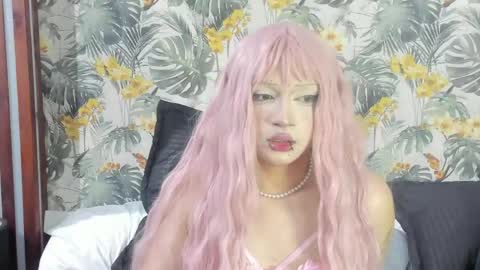 Snapshot of yuri_kay chatting on May 2026 08:07:02 PM Yuri Kay online show from May 2026 08:07:02 PM