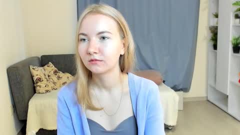 Snapshot of yuricazel chatting on November 2025 07:30:01 AM Alesia online show from November 2025 07:30:01 AM