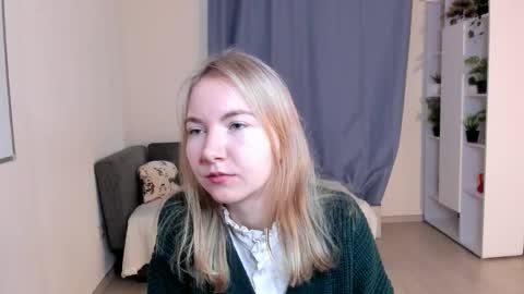 Snapshot of yuricazel chatting on November 2025 07:30:01 AM Alesia online show from November 2025 07:30:01 AM