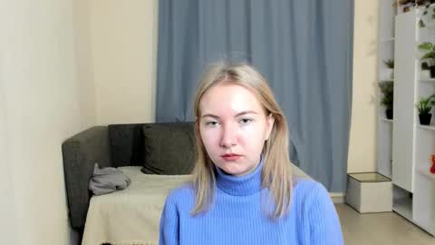 Snapshot of yuricazel chatting on November 2025 07:19:01 AM Alesia online show from November 2025 07:19:01 AM