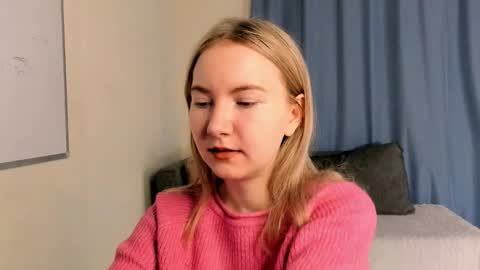 Snapshot of yuricazel chatting on November 2025 07:44:02 AM Alesia online show from November 2025 07:44:02 AM