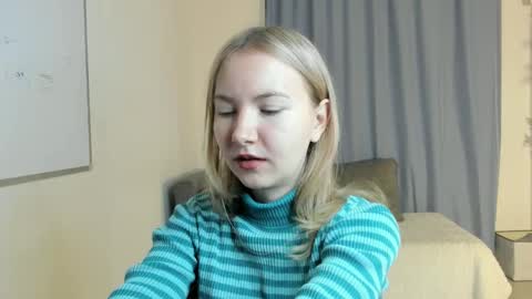 Snapshot of yuricazel chatting on November 2025 07:34:02 AM Alesia online show from November 2025 07:34:02 AM