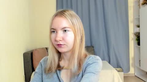 Snapshot of yuricazel chatting on December 2025 07:38:01 AM Alesia online show from December 2025 07:38:01 AM