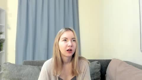 Snapshot of yuricazel chatting on December 2025 08:18:01 AM Alesia online show from December 2025 08:18:01 AM