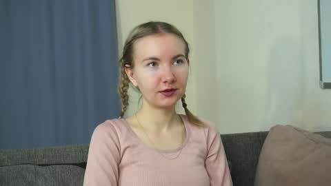 Snapshot of yuricazel chatting on December 2025 07:39:02 AM Alesia online show from December 2025 07:39:02 AM