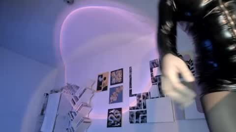 paola online show from July 2026 02:36:01 AM