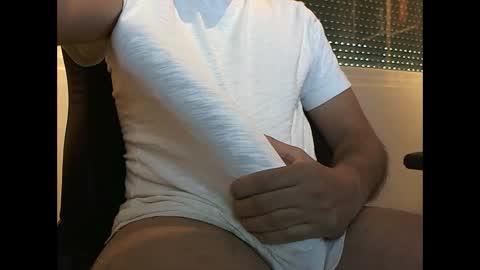 Snapshot of yut92 chatting on December 2024 08:00:02 AM Yut online show from December 2024 08:00:02 AM