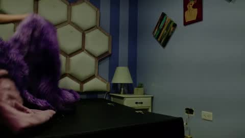 yvi online show from April 2026 11:58:01 AM