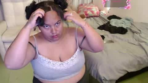 yvonn online show from December 2025 02:41:02 AM