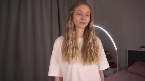 Lina online show from March 2026 05:12:02 AM