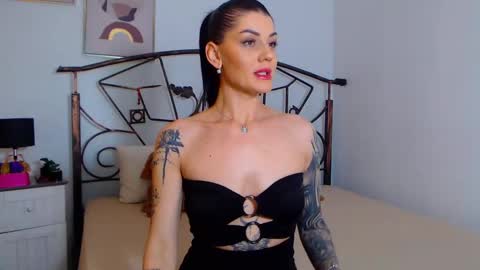 I V Y   online show from January 2025 09:05:01 PM