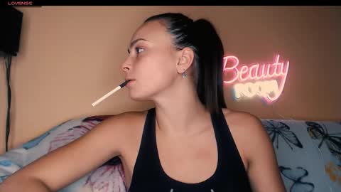 Snapshot of yzza_suave chatting on November 2025 02:06:01 PM yzza_suave online show from November 2025 02:06:01 PM